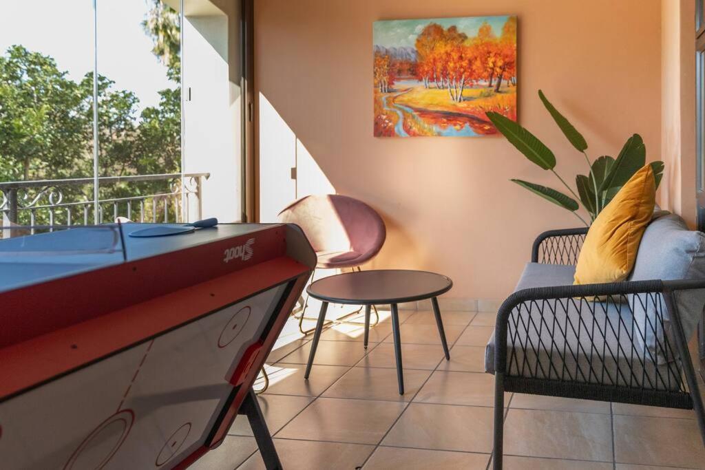 Colourful Canal Escape Apartment